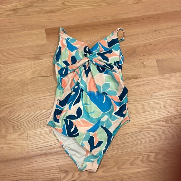 Old Navy Maternity Matching Twist-Front Cutout Nursing Swimsuit, S - Picture 1 of 4